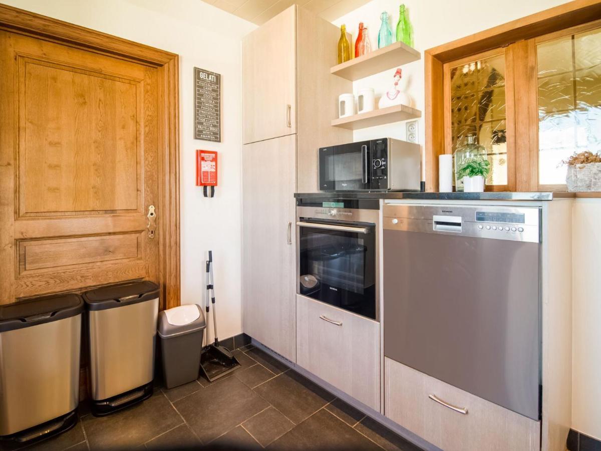 Pretty Farmhouse In Houffalize With Courtyard エクステリア 写真