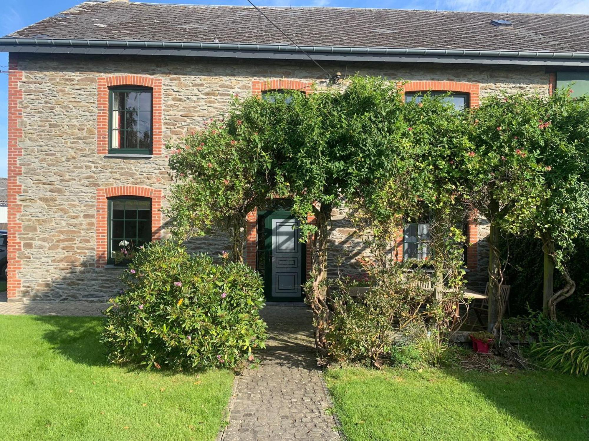 Pretty Farmhouse In Houffalize With Courtyard エクステリア 写真