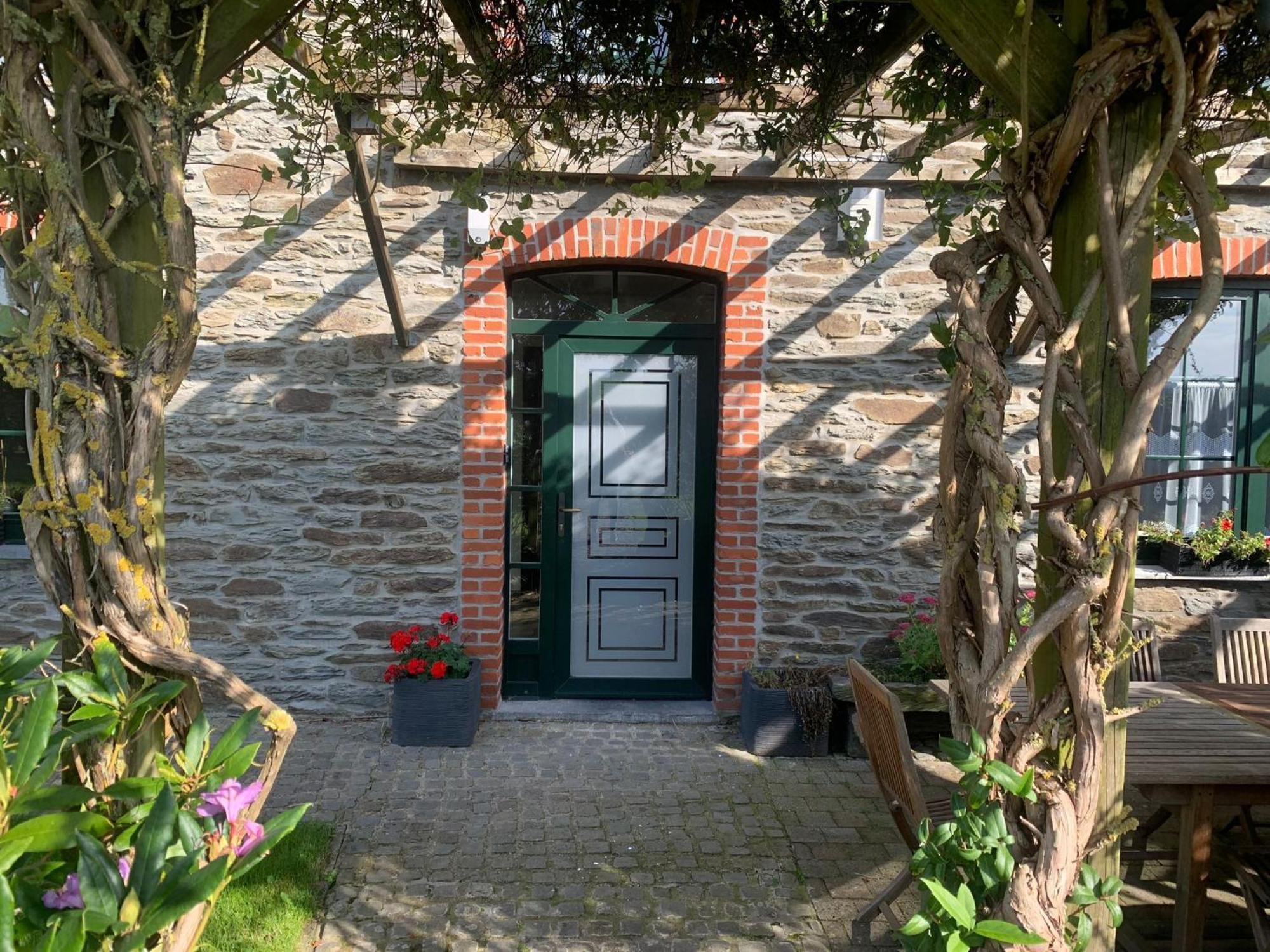 Pretty Farmhouse In Houffalize With Courtyard エクステリア 写真