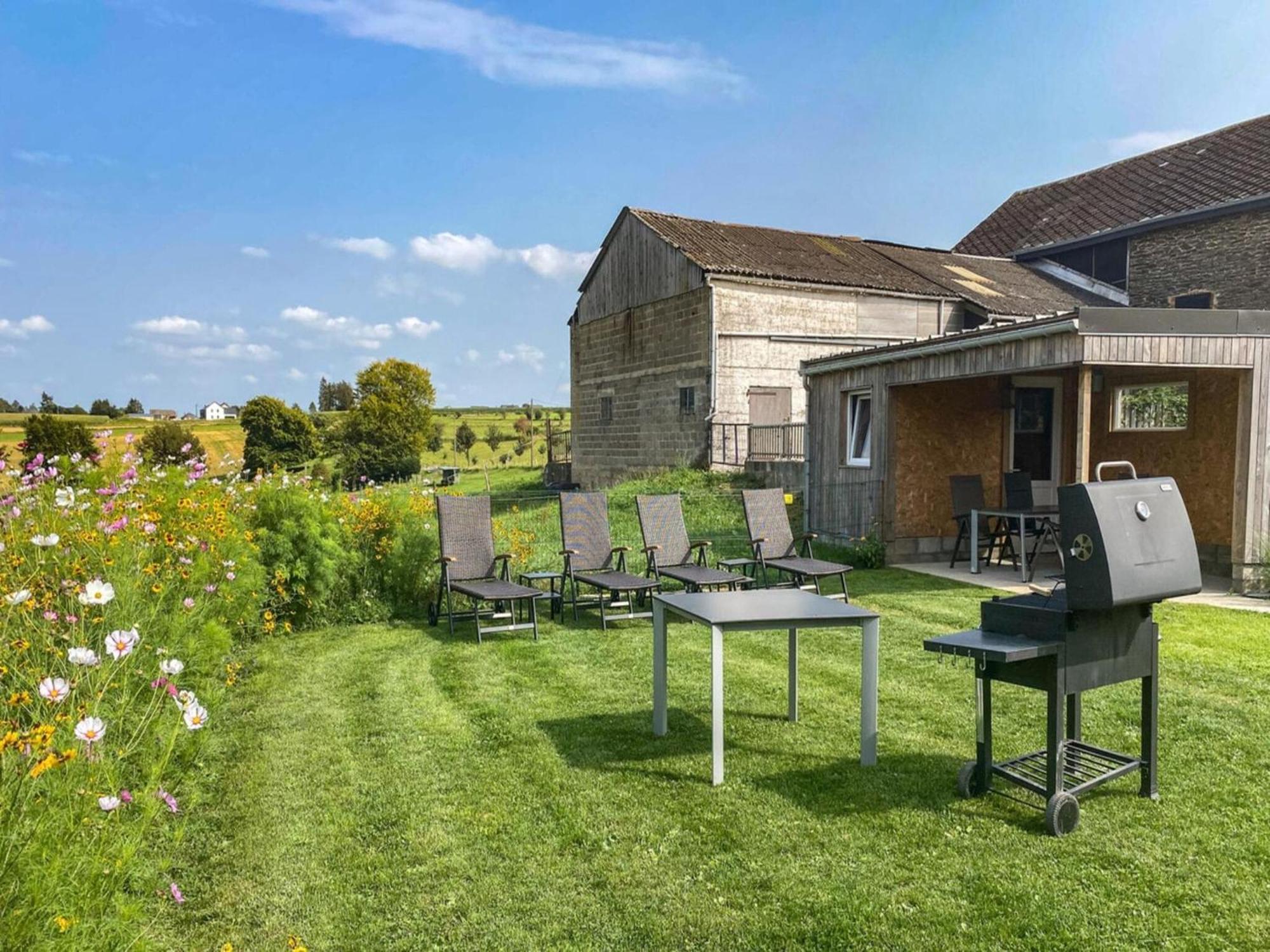 Pretty Farmhouse In Houffalize With Courtyard エクステリア 写真