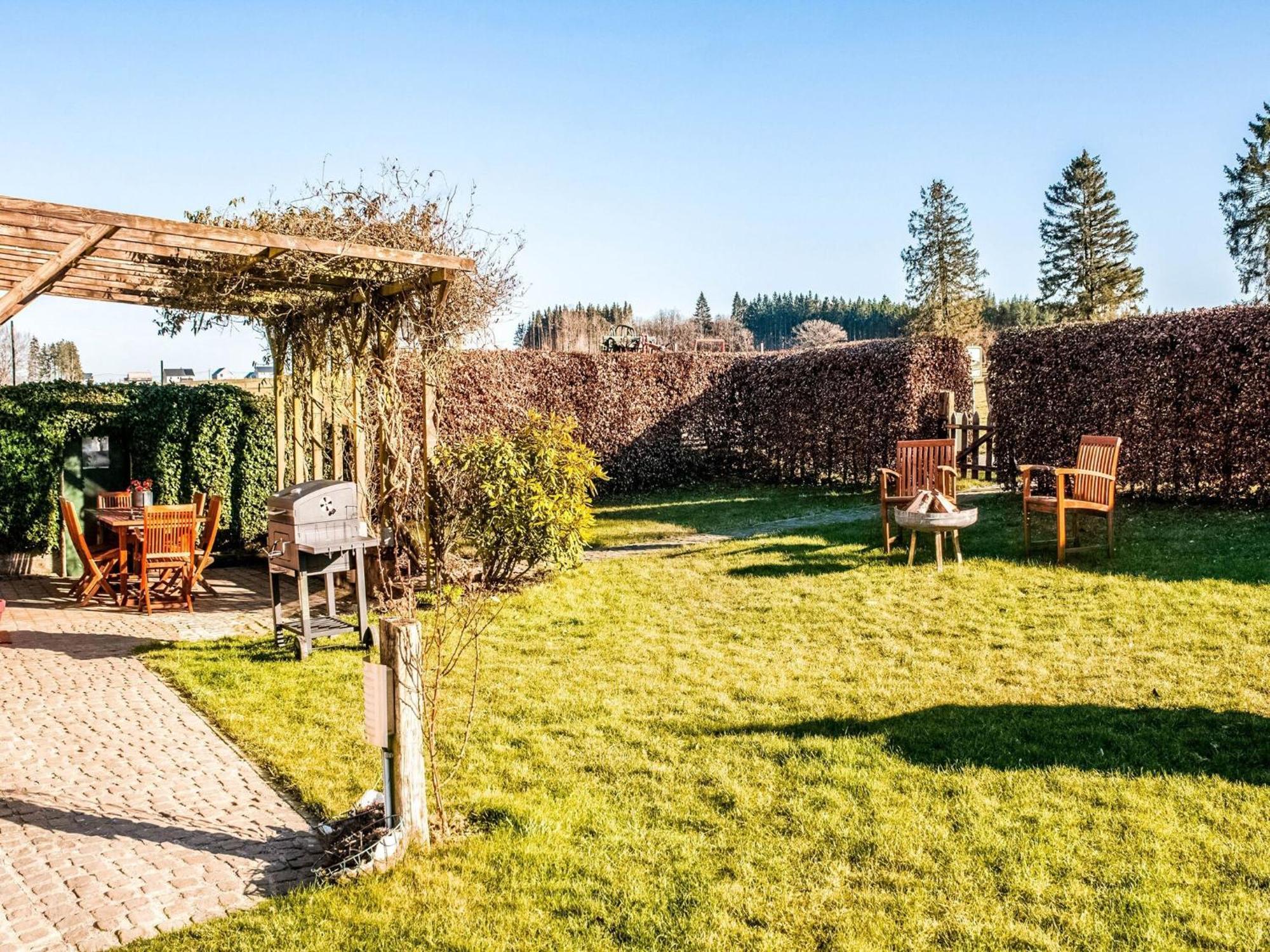 Pretty Farmhouse In Houffalize With Courtyard エクステリア 写真