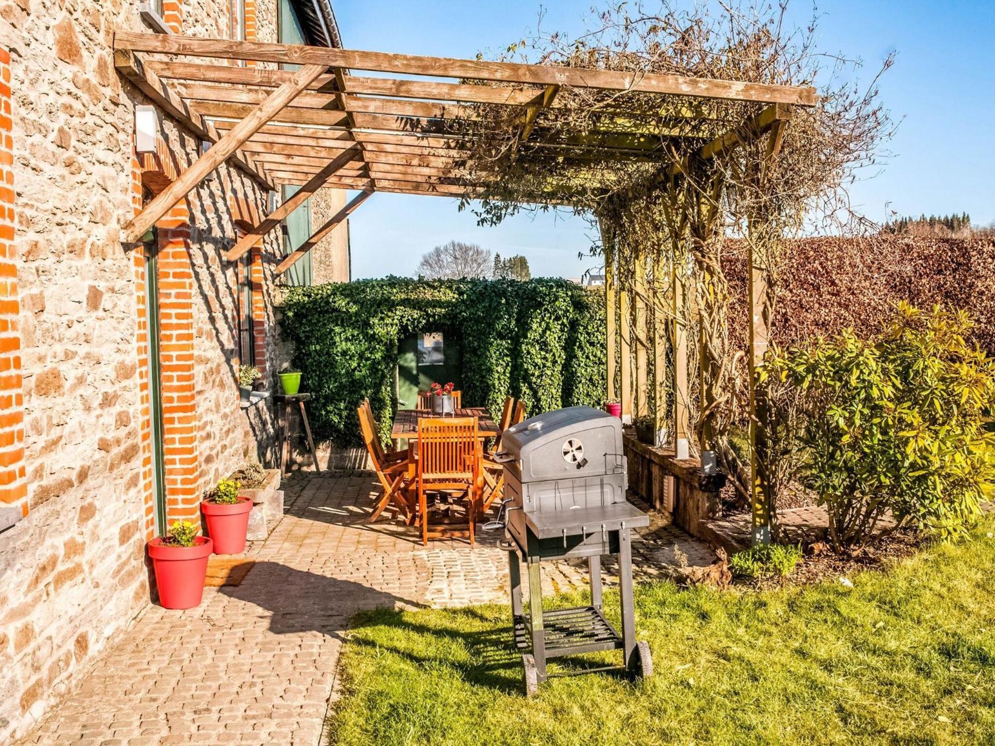 Pretty Farmhouse In Houffalize With Courtyard エクステリア 写真